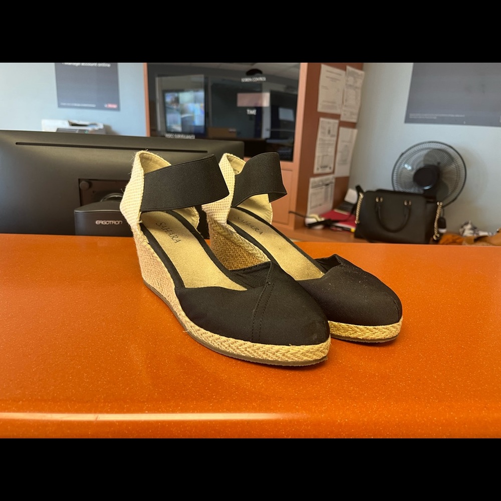Black and Tan Wedges
